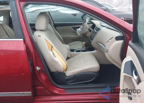 2015 Nissan Altima 2.5 S z USA, uszkodzony, nr VIN 1N4AL3AP1FC105393